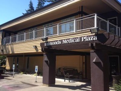 Edmonds Medical Plaza entrance.